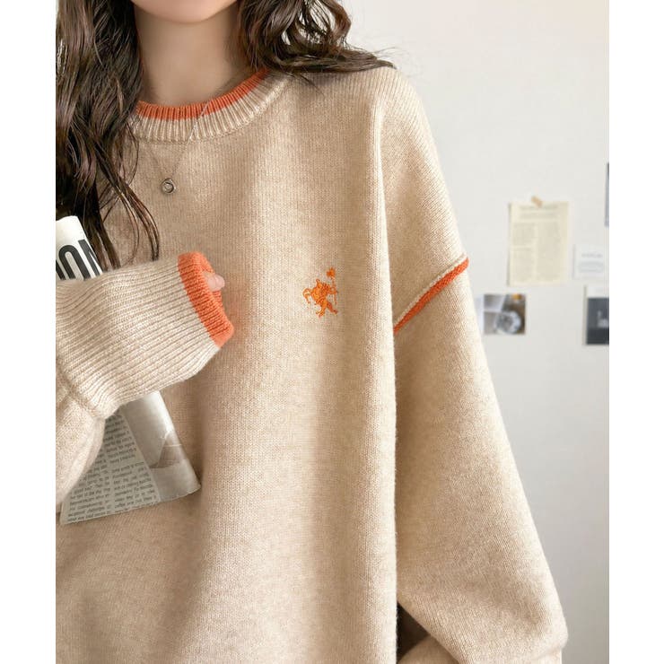 杢ベージュ | ゆるっと上品、やさしく映える。胸刺繍入り配色クルーネックオーバーサイズニット（長… | Classical Elf 