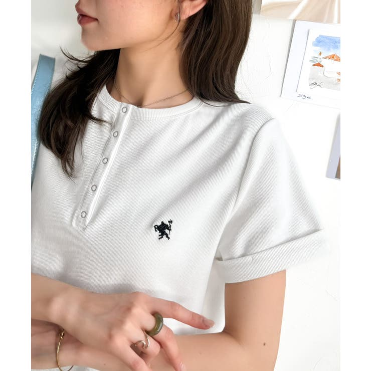 すっきり華奢魅せ。袖ロールアップ胸刺繍入りヘンリーネックリブTシャツ (半袖) | Classical Elf  | 詳細画像1 