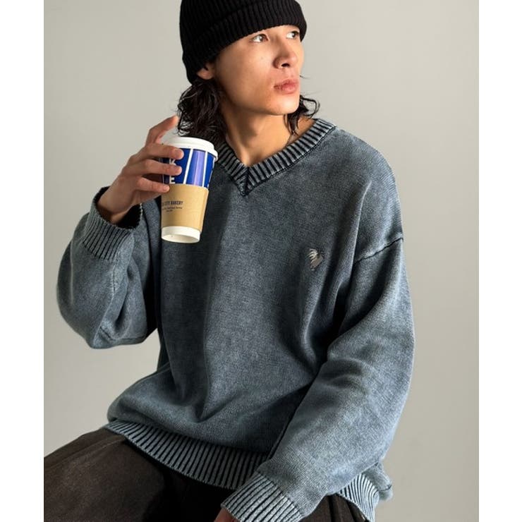 ブルー | 「自分ウケ最強。」綿100％刺繍入りピグメント加工Vネックセーター | Classical Elf Men