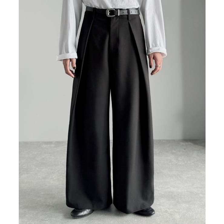 抜群の立体シルエット。」インタックワイドフレアスラックス In Tuck