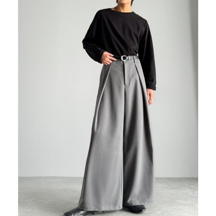 抜群の立体シルエット。」インタックワイドフレアスラックス In Tuck