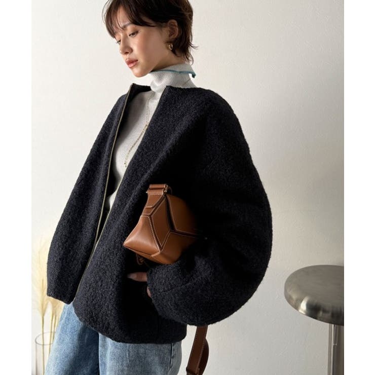 上品さと抜け感を兼ね備えた、大人のためのアウター。軽やかブークレ