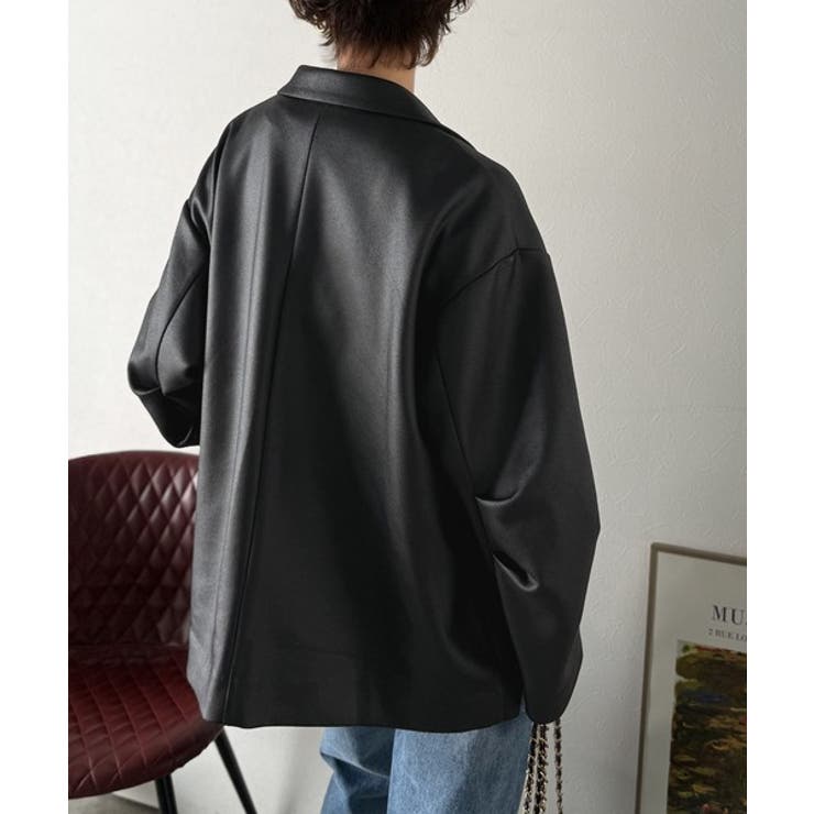 羽織るだけで上品ハンサム。レザー風加工スエード袖タックテーラード