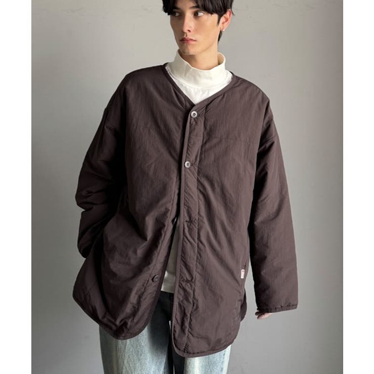 今っぽいけどシンプルにキマる。ノーカラーサイドファスナー中綿