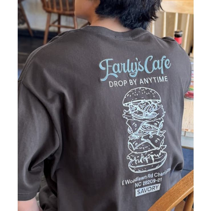 チャコールグレー | 《JaVaジャバコラボ》遊び心のあるカフェロゴが映えるバックプリントT。刺繍使い… | Classical Elf Men