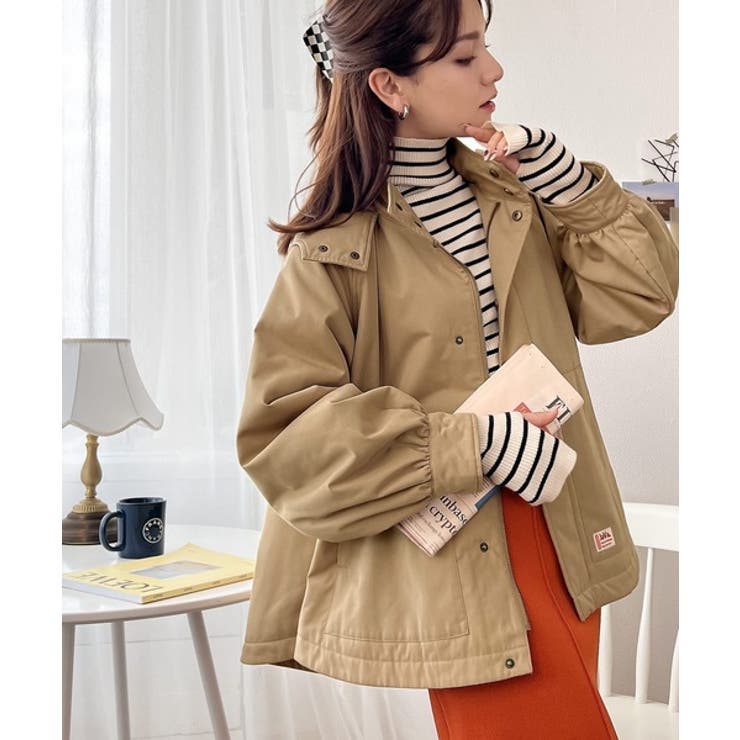 ライトベージュ | おめかし感100％。中綿入りラウンドヘムフレアマウンテンパーカー | Classical Elf 