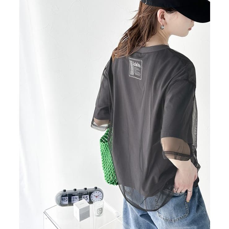 1枚でレイヤードが完成。チュールレイヤードバックプリントT