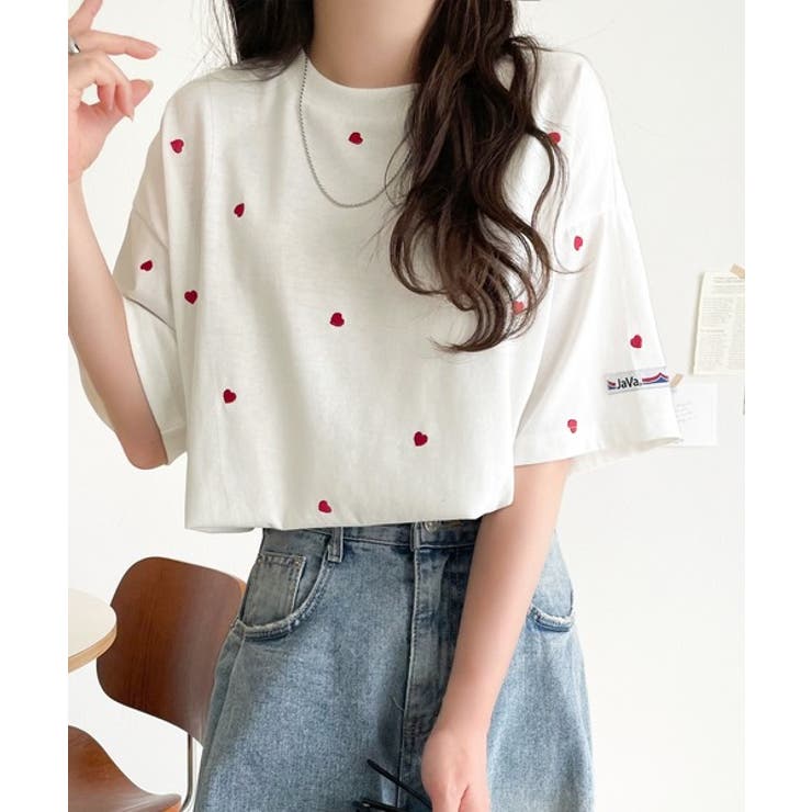 春夏のカジュアルに、大人の“可愛い”をプラス。ミニハート刺繍T