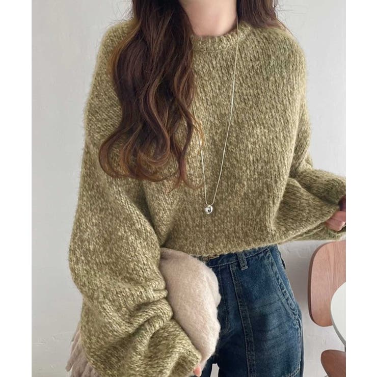 柔らかな印象の大人ニット。ミックスカラーロールネックニットプル