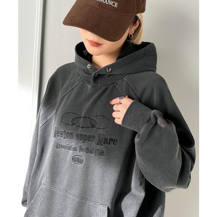 個性が際立つアートな一着！ヴィンテージ風フットボールデザインピグメントパーカー | Classical Elf  | 詳細画像1 