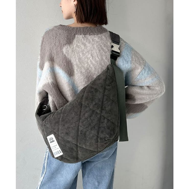 チャコールグレー | 暖かみのある生地が魅力。スウェードライクキルティングビッグラウンドショルダーバッ… | Classical Elf 