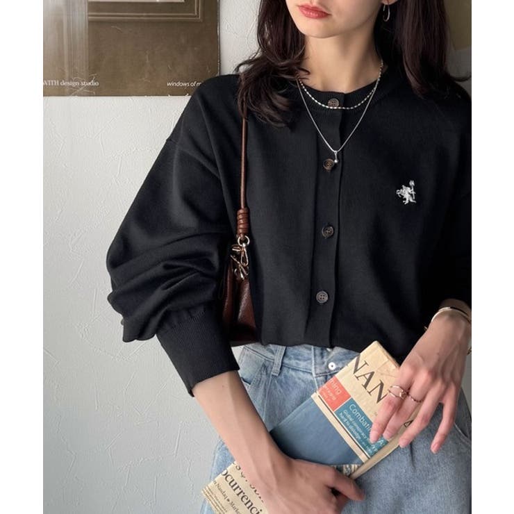 ブラック×オフホワイト | 着まわし自在のベーシックデザイン。配色刺繍カーディガン | Classical Elf 