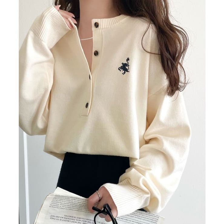 アイボリー | 顔周りスッキリ&胸元刺繍で映える♪配色刺繍ヘンリーネックニット | Classical Elf 