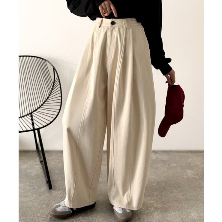 アイボリー | カーブで魅せる、抜け感シルエット。綿100％コットンツイルバレルレッグタックパン… | Classical Elf 