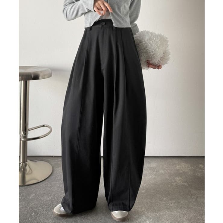 ブラック | カーブで魅せる、抜け感シルエット。綿100％コットンツイルバレルレッグタックパン… | Classical Elf 