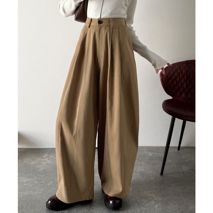 ベージュ | カーブで魅せる、抜け感シルエット。綿100％コットンツイルバレルレッグタックパン… | Classical Elf 