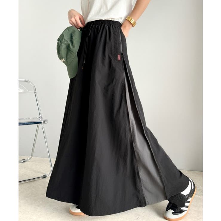 軽やかに表情変える大人スポーティー。サイドジップ切替ロングスカート