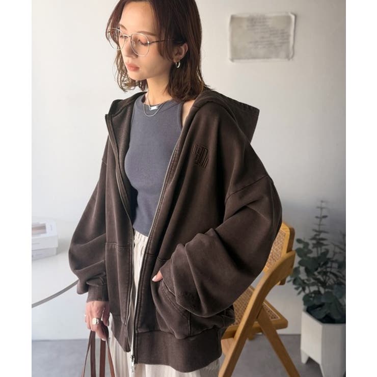 大人の抜け感◎ニュアンス色が映える。アシッドウォッシュロゴZIPパーカー | Classical Elf  | 詳細画像21 