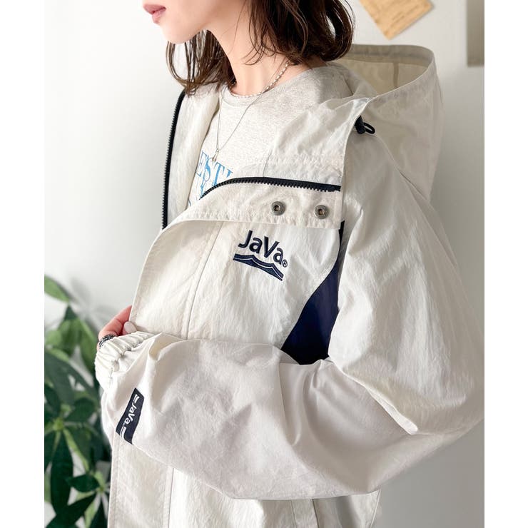 オフホワイト×ネイビー | 軽やかに魅せる、スポーティモード。サイド配色切替ナイロン100％パーカー | Classical Elf 