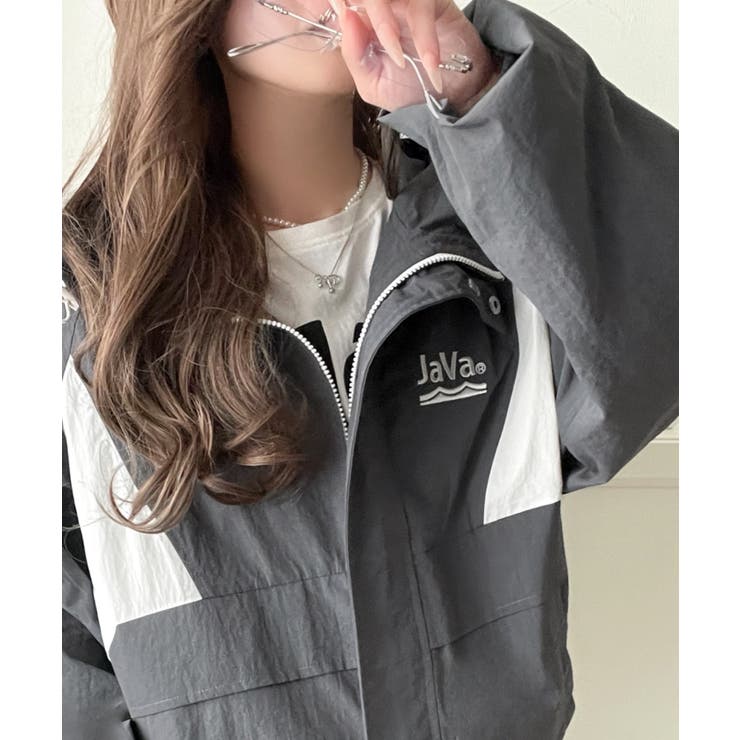 軽やかに魅せる、スポーティモード。サイド配色切替ナイロン100％パーカー | Classical Elf  | 詳細画像28 