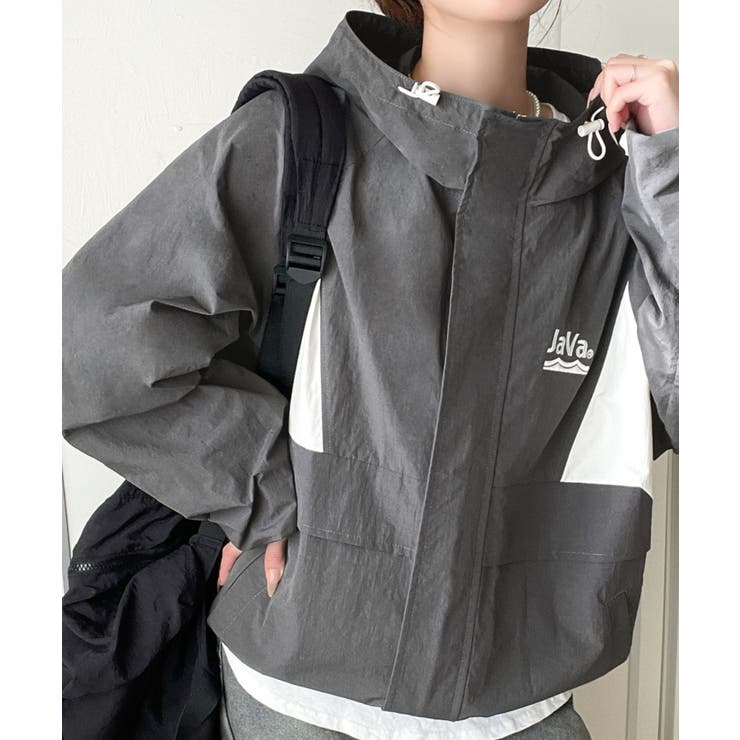 チャコール×アイボリー | 軽やかに魅せる、スポーティモード。サイド配色切替ナイロン100％パーカー | Classical Elf 