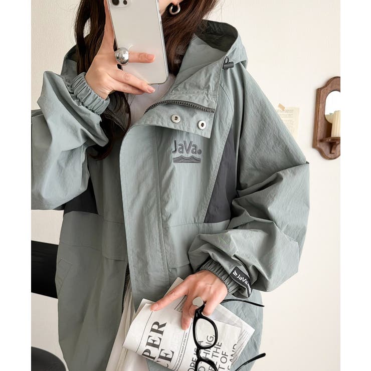 ブルー×チャコール | 軽やかに魅せる、スポーティモード。サイド配色切替ナイロン100％パーカー | Classical Elf 