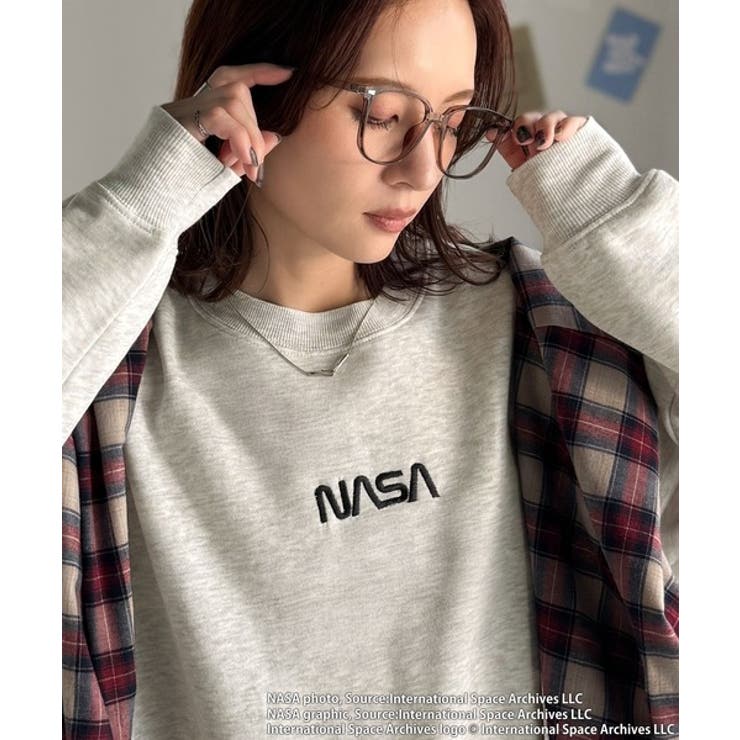 オートミール | 数量限定！シンプル刺繍で着回し力抜群♪フロントミニロゴ裏起毛スウェットトップス | Classical Elf 