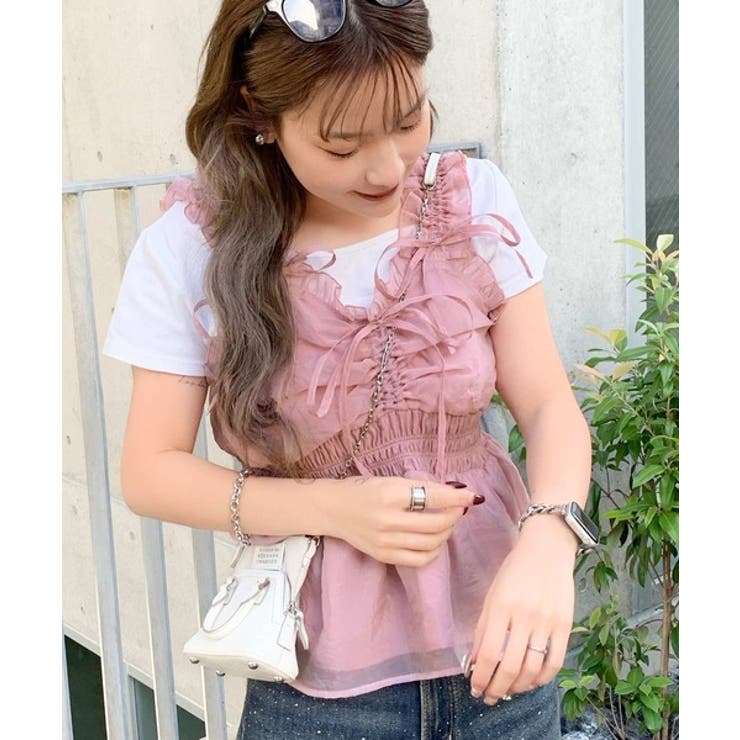 愛され大人フェミニン。リボン使いフリルオーガンジービスチェ