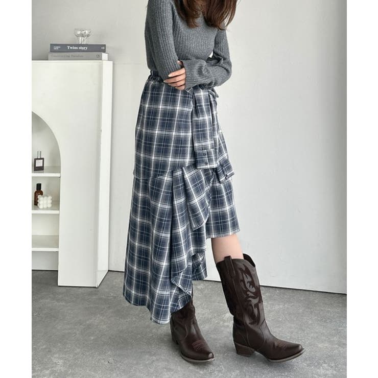 旬のレイヤード風スタイルが楽しめる！シャツ巻き風チェック柄