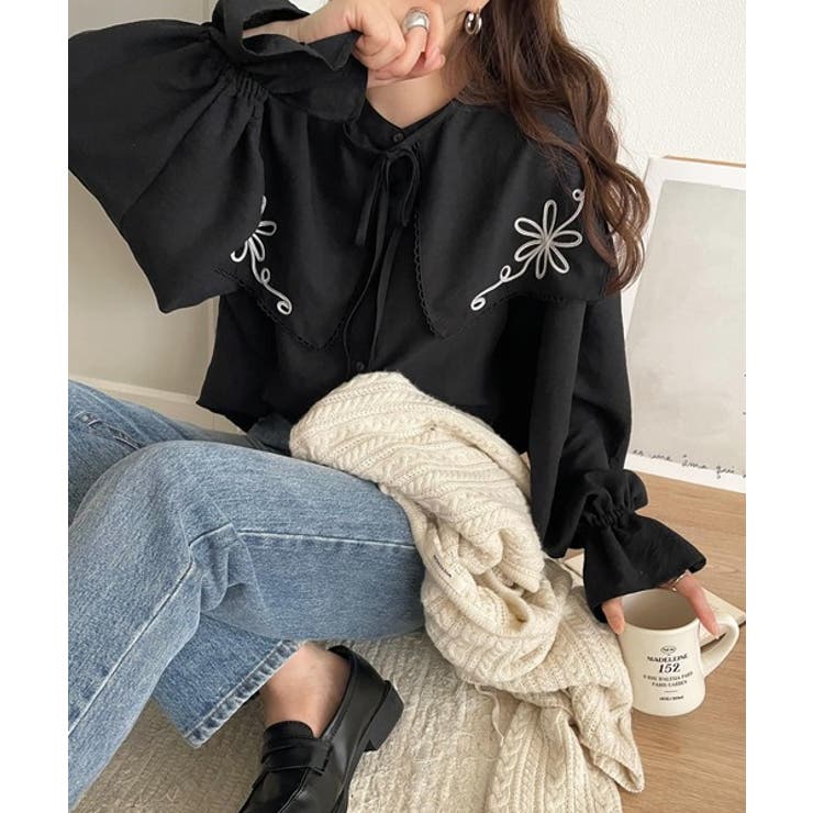 ブラック | 【mily bilet】クラシカルさとモダンさを両立。花刺繍ケープブラウス | Classical Elf 