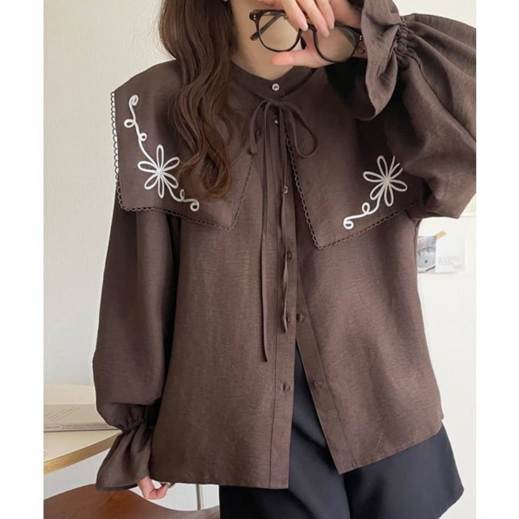 【mily bilet】クラシカルさとモダンさを両立。花刺繍ケープブラウス | Classical Elf  | 詳細画像19 