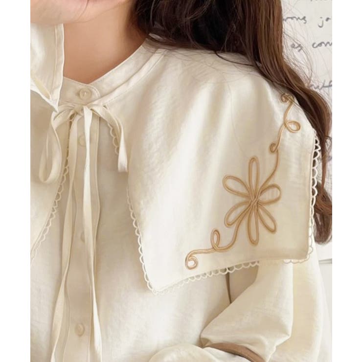 【mily bilet】クラシカルさとモダンさを両立。花刺繍ケープブラウス | Classical Elf  | 詳細画像28 