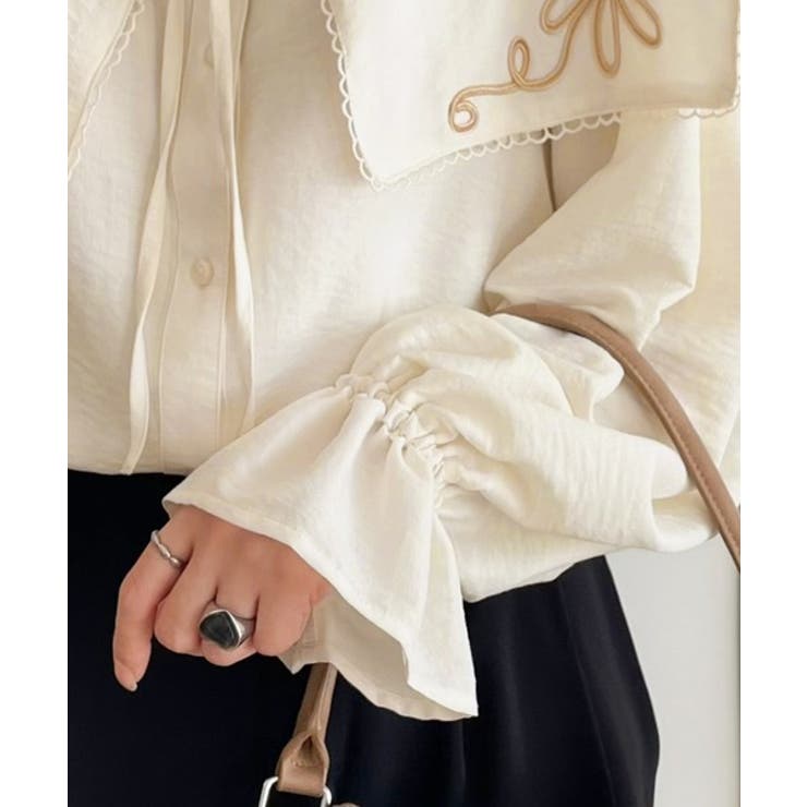 【mily bilet】クラシカルさとモダンさを両立。花刺繍ケープブラウス | Classical Elf  | 詳細画像29 