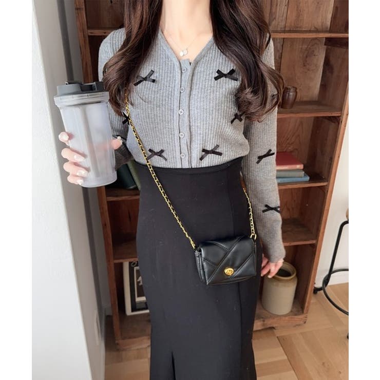 程よい甘さで大人フェミニン。リボン使いVネックカーディガン