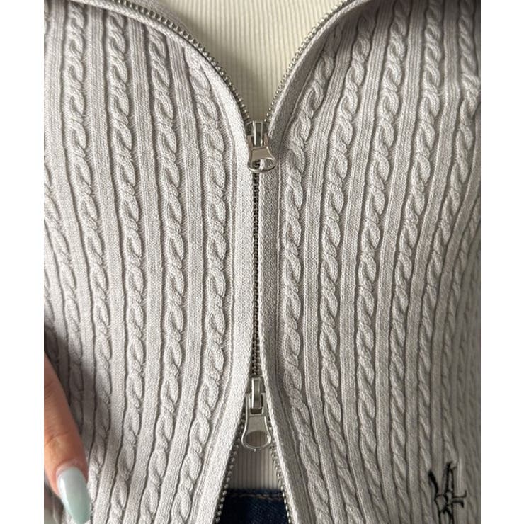 抜け感レディースタイル。ロゴ刺繍オフショル２WAYダブルジップケーブル柄サマーニ… | Classical Elf  | 詳細画像39 