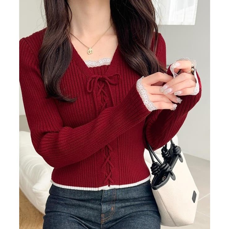 レースアップで魅せる、大人フェミニン。袖レース使いリボンデザイン