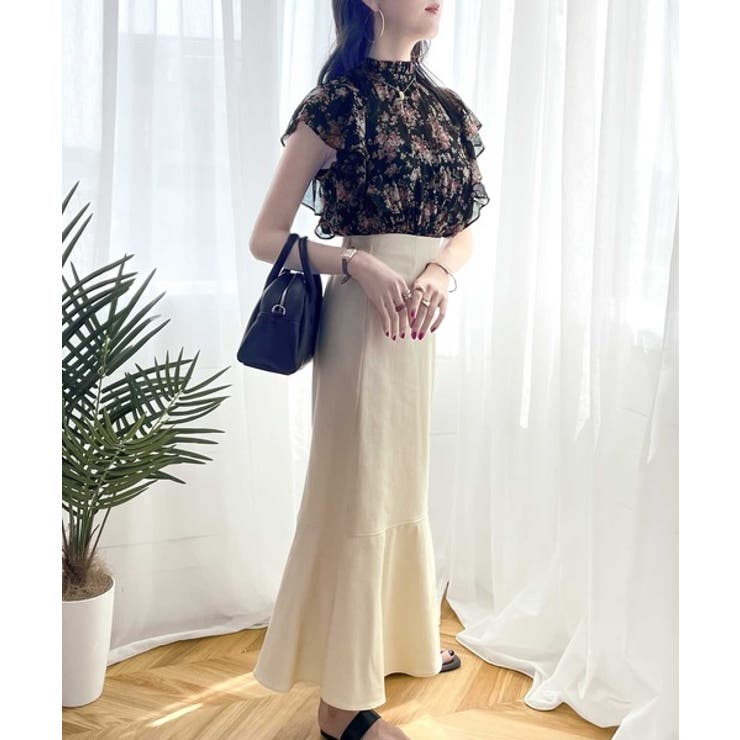 mily bilet】程よい大人の甘さ。花柄フリルノースリーブシアーブラウス