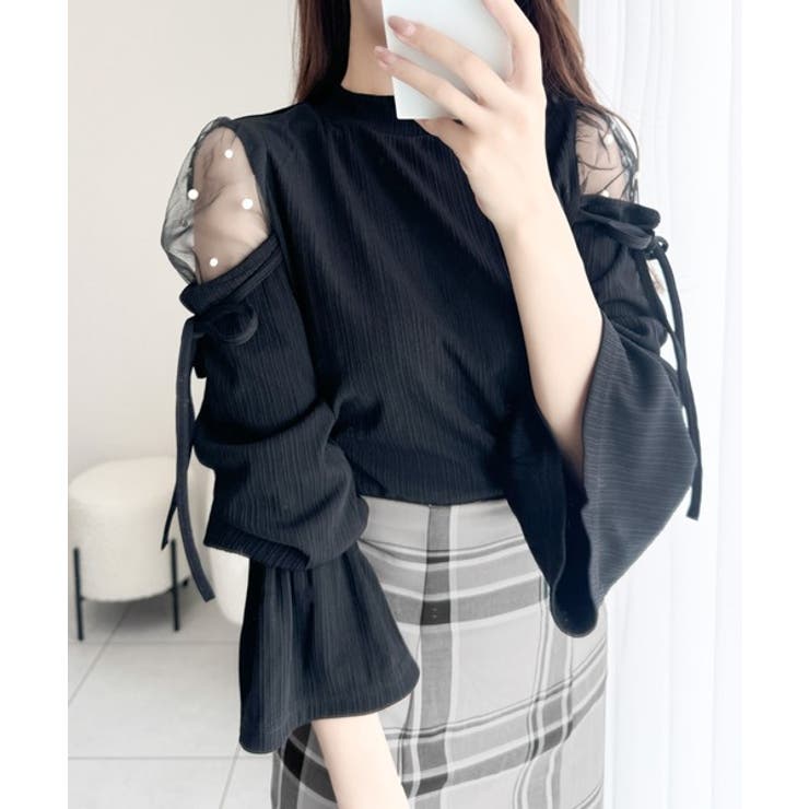 どこから見ても胸キュンな贅沢デザイン。肩チュールシアーパール付き