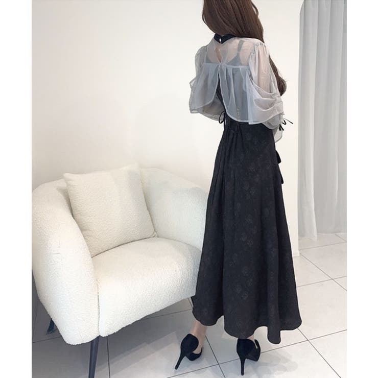 オケージョンにも使える◎チュールと花柄ブークレーの異素材ワンピース