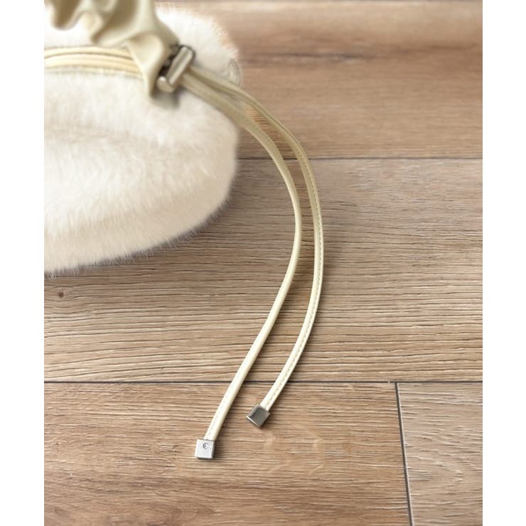 ふんわり華やぎのアイテム。ロゴプレート使いボリュームファーバッグ | Classical Elf  | 詳細画像35 