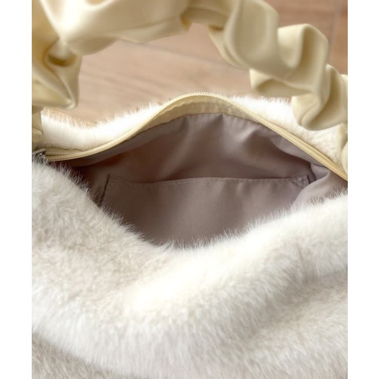 ふんわり華やぎのアイテム。ロゴプレート使いボリュームファーバッグ | Classical Elf  | 詳細画像39 