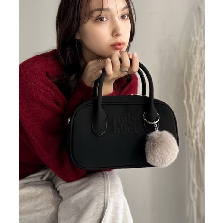 甘い見た目で実力派♪エンボスロゴスウェードライクミニボストンバッグ