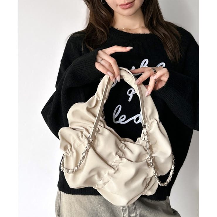 アイボリー | 2way仕様で、コーデ自在。スウェード風ギャザーデザインハンドバッグ | Classical Elf 