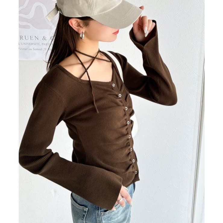 ブラウン | デコルテ華奢魅せ。チョーカー紐＆ブローチ付き胸シャーリングニットプルオーバー | Classical Elf 