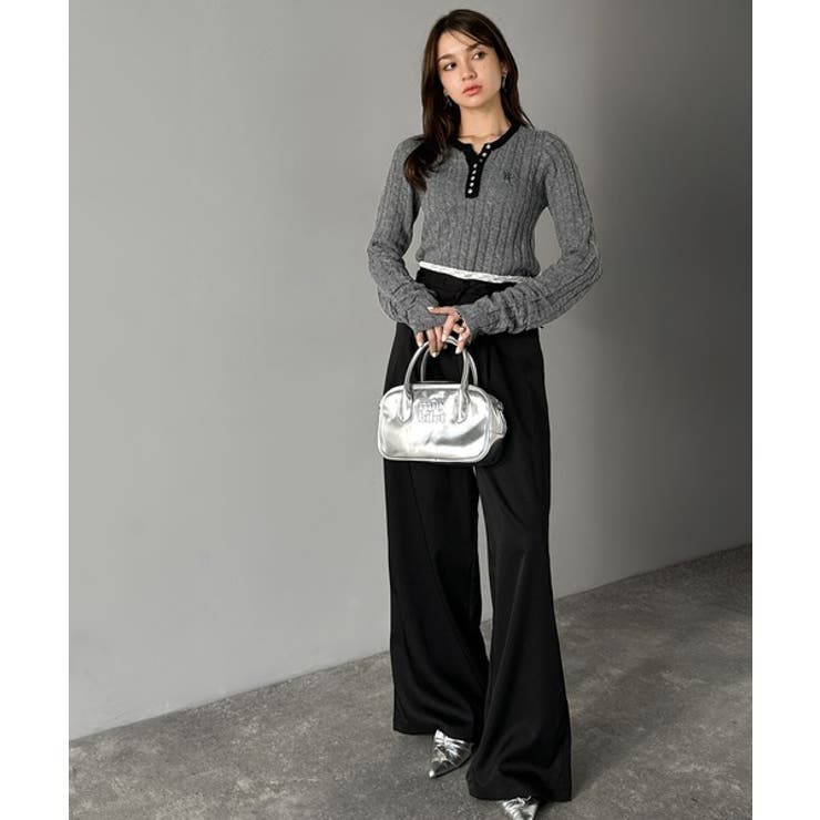 mily bilet】シンプル映える欲張りニット。胸刺繍多ボタン使い袖