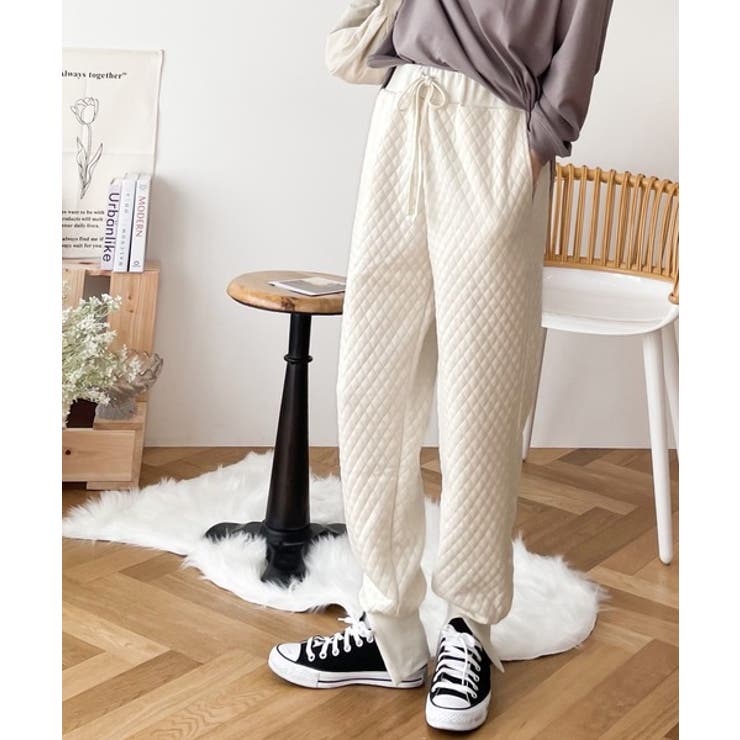 大人の上級者パンツ。裾スリット中綿キルティングジョガーパンツ