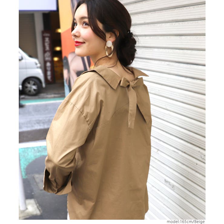 美品 COEL バックリボンプリーツブラウス バックオープン イエロー バックリボンシンプルAラインブラウス(シャツ 無地 フレア[品番
