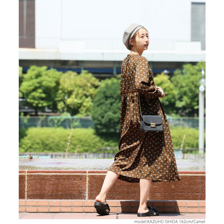 レトロ花柄ノーカラーシャツワンピース 石田一帆さん着用(バルーン