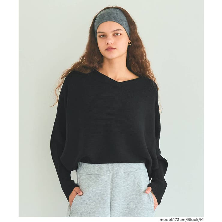 シリーズ累計79万枚突破！しっとり柔らかな素材のドルマンVネックニット | coca | 詳細画像21 