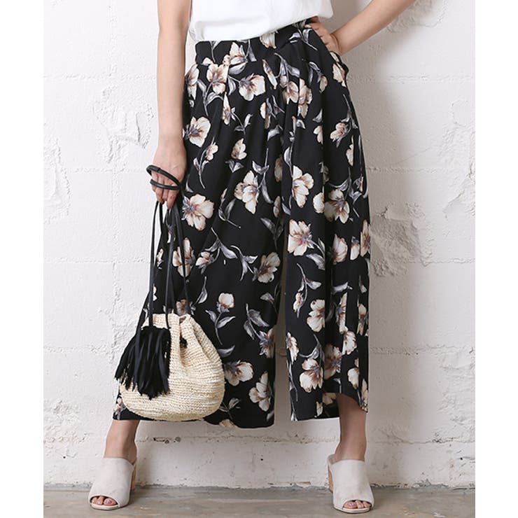 フロントタック入り大人上品花柄ガウチョパンツ 大石参月さん着用